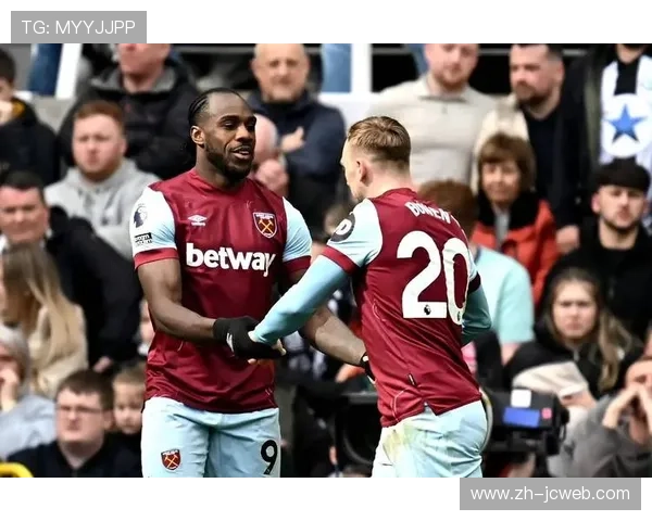 球迷种族歧视事件导致比赛暂停，英超联合抗议